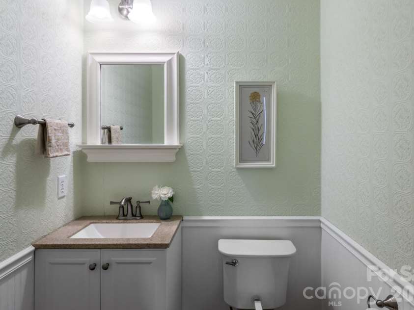 10 Terrapin Trail, Flat Rock, NC 28731.  MLS# CAR4381430, YatesRealty ID 25215. Main level half bathroom