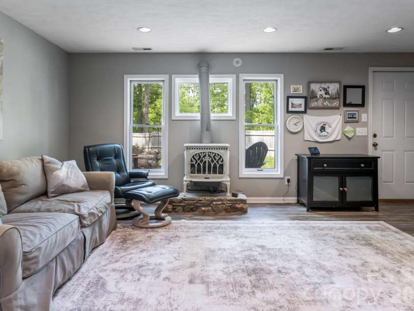 10 Terrapin Trail, Flat Rock, NC 28731.  MLS# CAR4381430, YatesRealty ID 25215. Space for play room