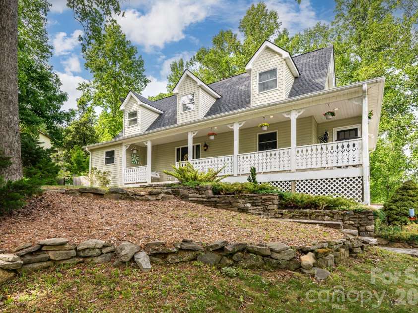 10 Terrapin Trail, Flat Rock, NC 28731.  MLS# CAR4381430, YatesRealty ID 25215. Welcome to 10 Terrapin Trail
