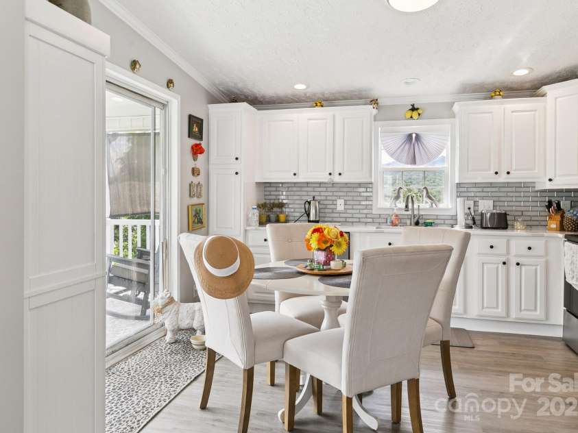 55 Bright Hope Road, Black Mountain, NC 28711.  MLS# CAR4277586, YatesRealty ID 25215. 