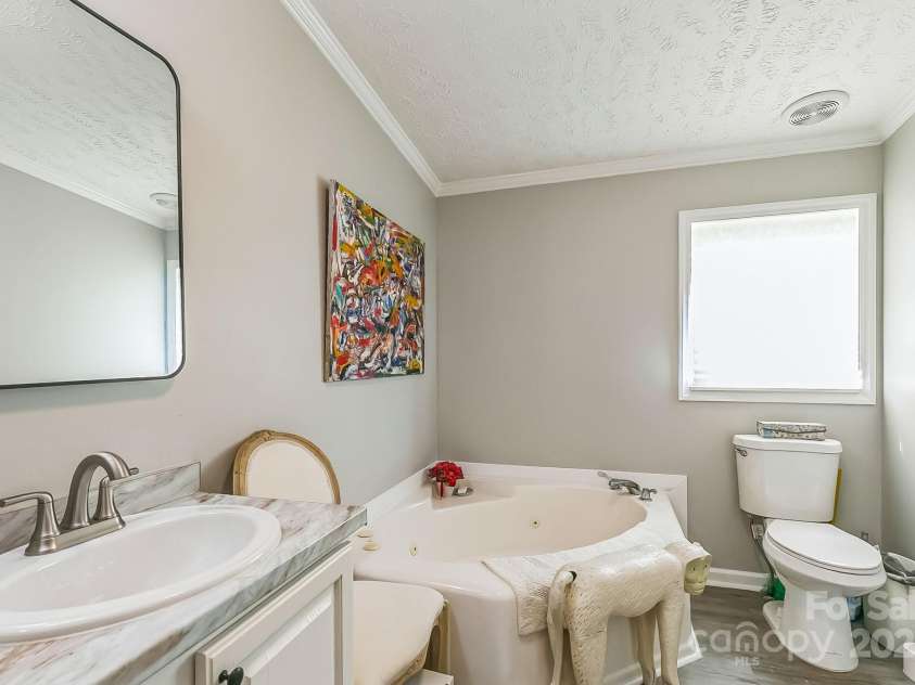 55 Bright Hope Road, Black Mountain, NC 28711.  MLS# CAR4277586, YatesRealty ID 25215. 