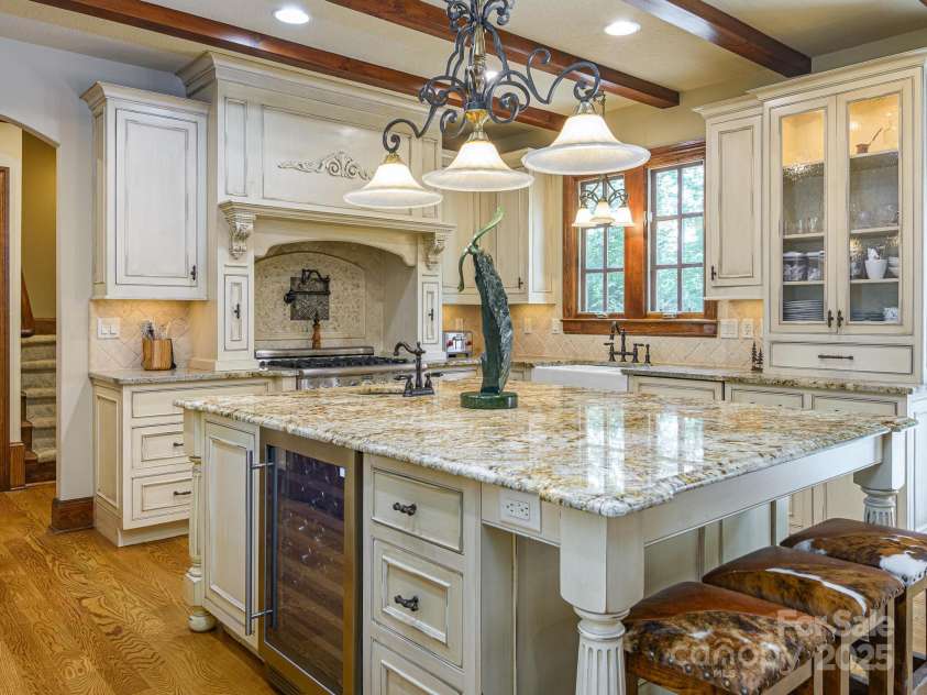 176 Valley Springs Road, Asheville, NC 28803.  MLS# CAR4277754, YatesRealty ID 25216. Delightful Breakfast Bar