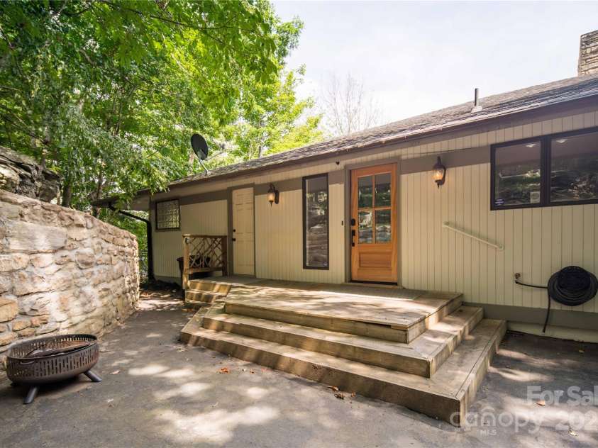 1648 Skyland Drive, Seven Devils, NC 28604.  MLS# CAR4279133, YatesRealty ID 25218. 