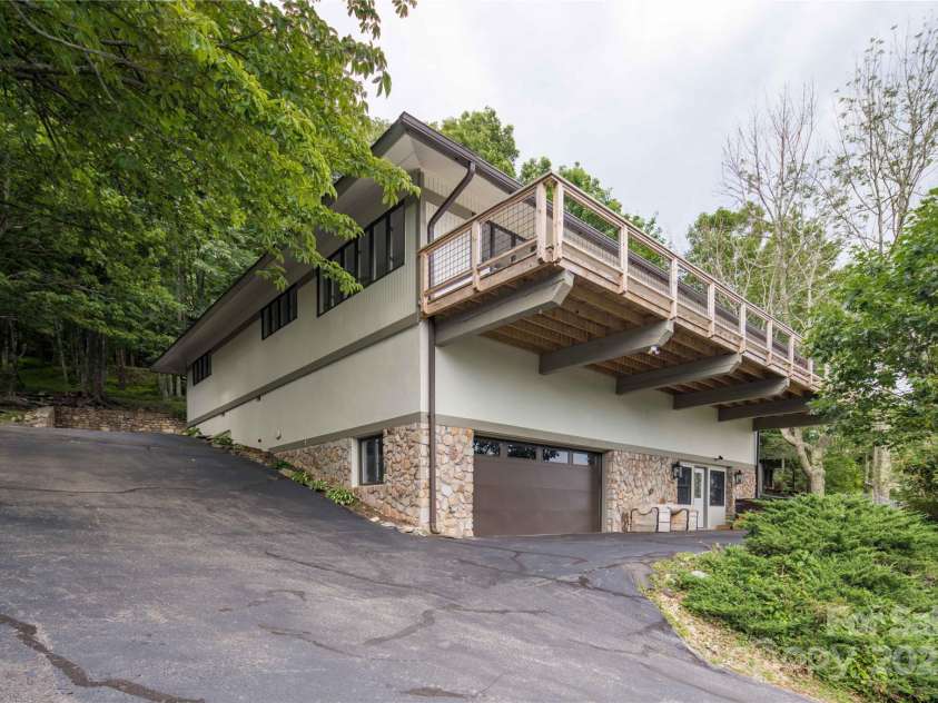 1648 Skyland Drive, Seven Devils, NC 28604.  MLS# CAR4279133, YatesRealty ID 25218. 