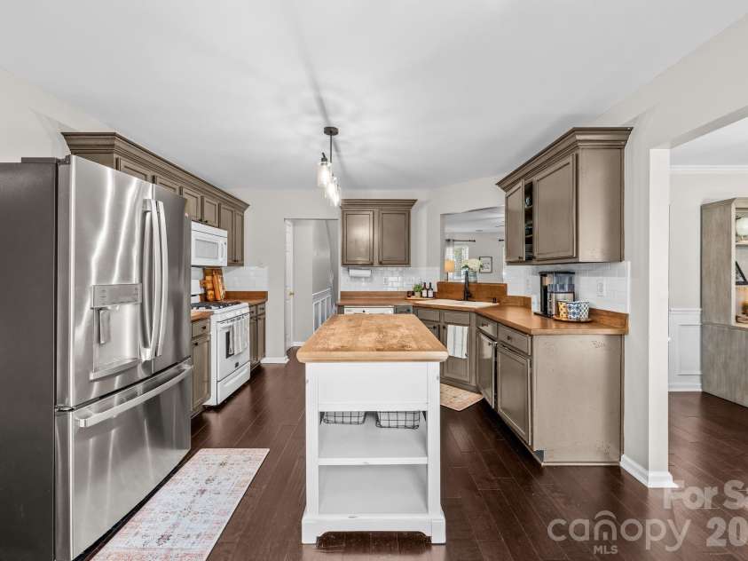 8015 Leisure Lane, Huntersville, NC 28078.  MLS# CAR4374614, YatesRealty ID 25219. 