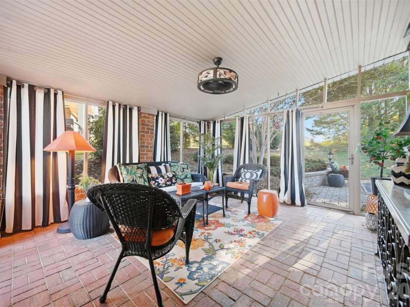 4410 1st Street Drive, Hickory, NC 28601.  MLS# CAR4318424, YatesRealty ID 2522. 