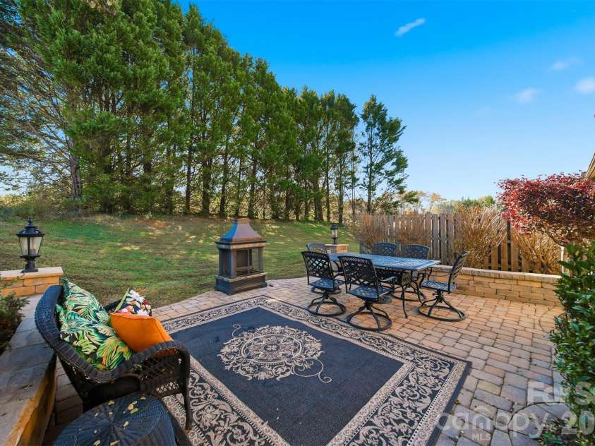 4410 1st Street Drive, Hickory, NC 28601.  MLS# CAR4318424, YatesRealty ID 2522. 