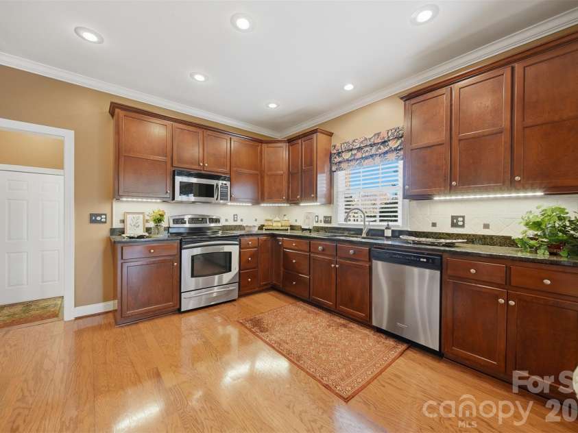 4410 1st Street Drive, Hickory, NC 28601.  MLS# CAR4318424, YatesRealty ID 2522. 