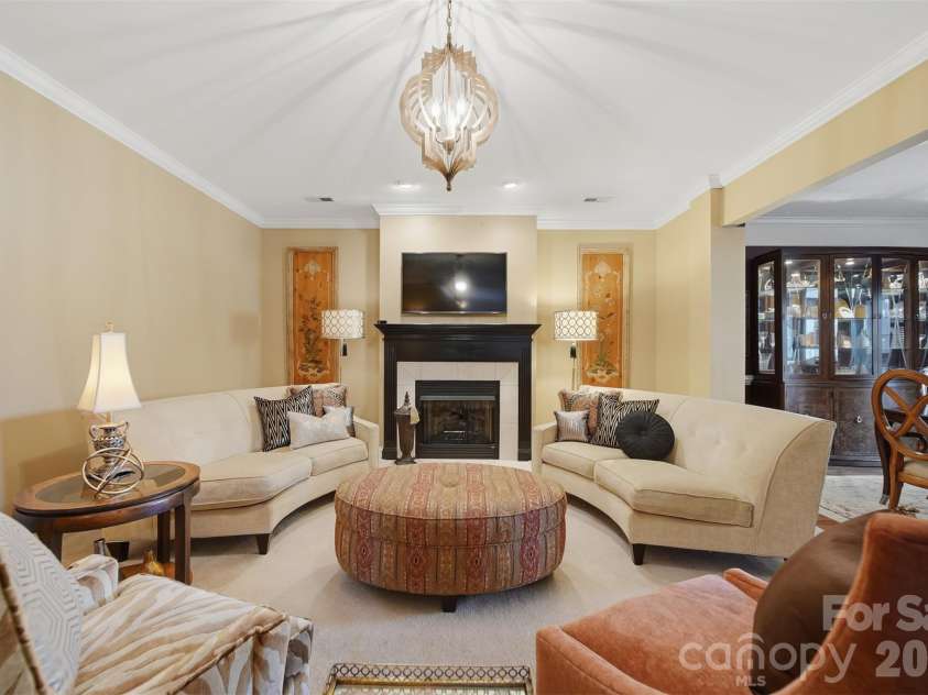 4410 1st Street Drive, Hickory, NC 28601.  MLS# CAR4318424, YatesRealty ID 2522. 