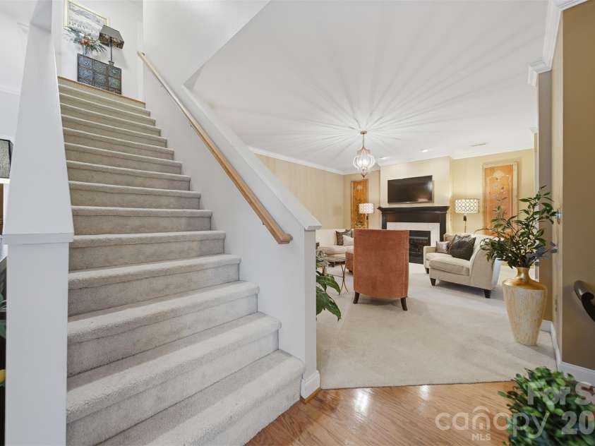 4410 1st Street Drive, Hickory, NC 28601.  MLS# CAR4318424, YatesRealty ID 2522. 