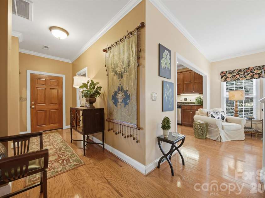 4410 1st Street Drive, Hickory, NC 28601.  MLS# CAR4318424, YatesRealty ID 2522. 