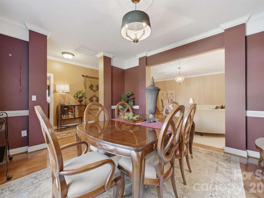 4410 1st Street Drive, Hickory, NC 28601.  MLS# CAR4318424, YatesRealty ID 2522. 