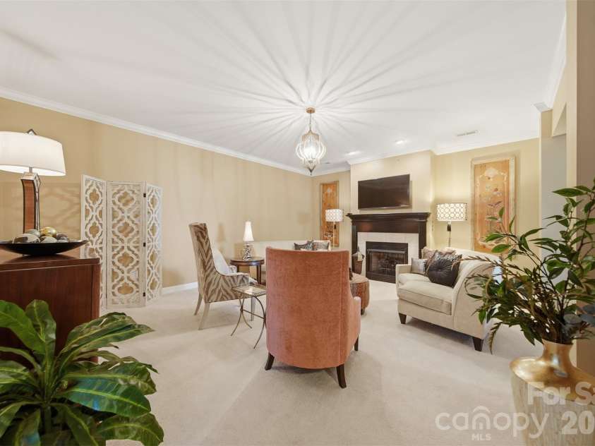 4410 1st Street Drive, Hickory, NC 28601.  MLS# CAR4318424, YatesRealty ID 2522. 