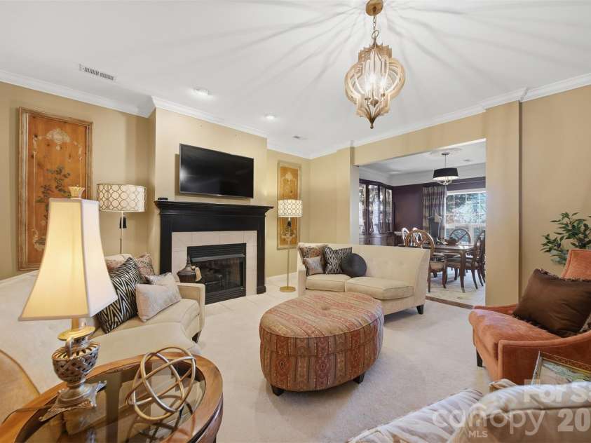 4410 1st Street Drive, Hickory, NC 28601.  MLS# CAR4318424, YatesRealty ID 2522. 