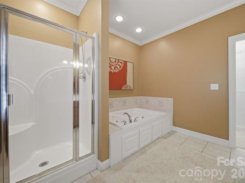 4410 1st Street Drive, Hickory, NC 28601.  MLS# CAR4318424, YatesRealty ID 2522. 