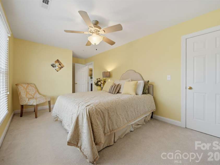 4410 1st Street Drive, Hickory, NC 28601.  MLS# CAR4318424, YatesRealty ID 2522. 