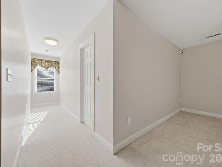 4410 1st Street Drive, Hickory, NC 28601.  MLS# CAR4318424, YatesRealty ID 2522. 