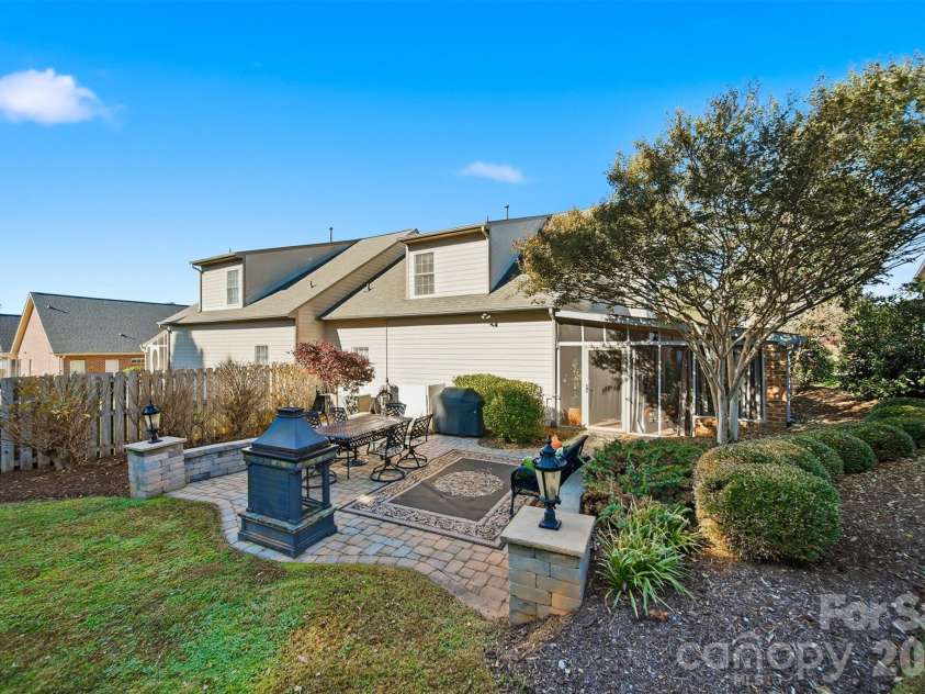 4410 1st Street Drive, Hickory, NC 28601.  MLS# CAR4318424, YatesRealty ID 2522. 