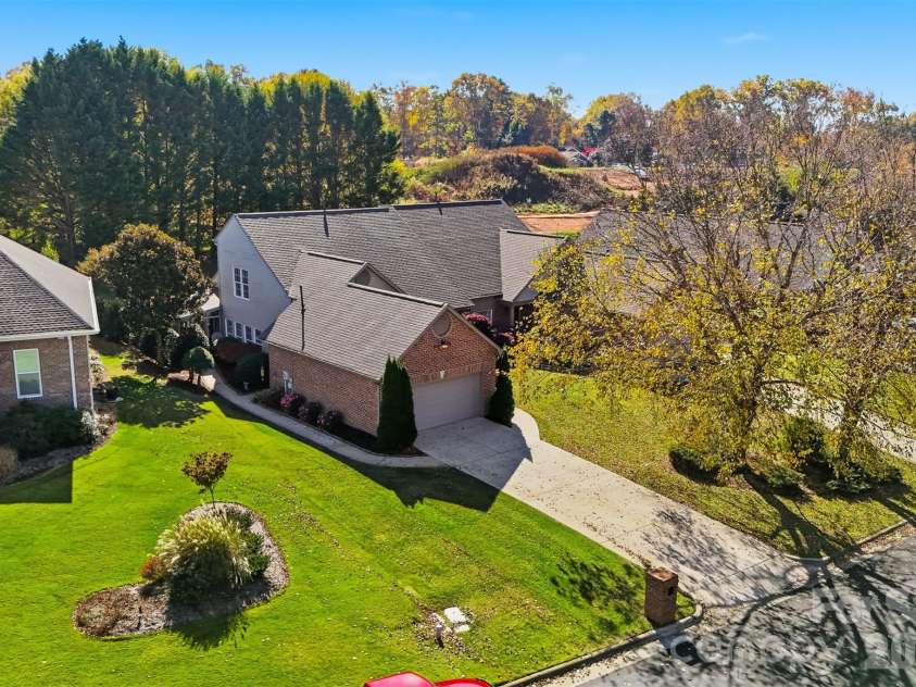 4410 1st Street Drive, Hickory, NC 28601.  MLS# CAR4318424, YatesRealty ID 2522. 