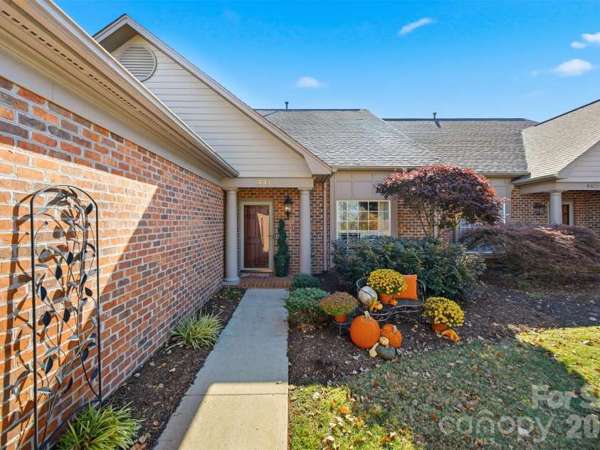 4410 1st Street Drive, Hickory, NC 28601.  MLS# CAR4318424, YatesRealty ID 2522. 