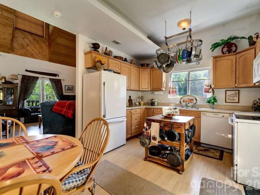 54 Barnwood Way, Whittier, NC 28789.  MLS# CAR4375692, YatesRealty ID 25220. 