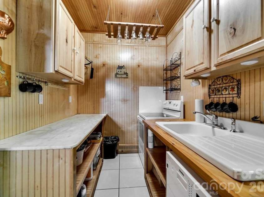 54 Barnwood Way, Whittier, NC 28789.  MLS# CAR4375692, YatesRealty ID 25220. 