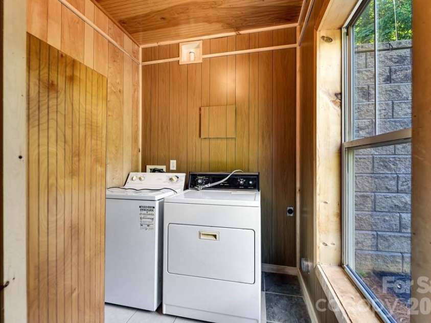 54 Barnwood Way, Whittier, NC 28789.  MLS# CAR4375692, YatesRealty ID 25220. 