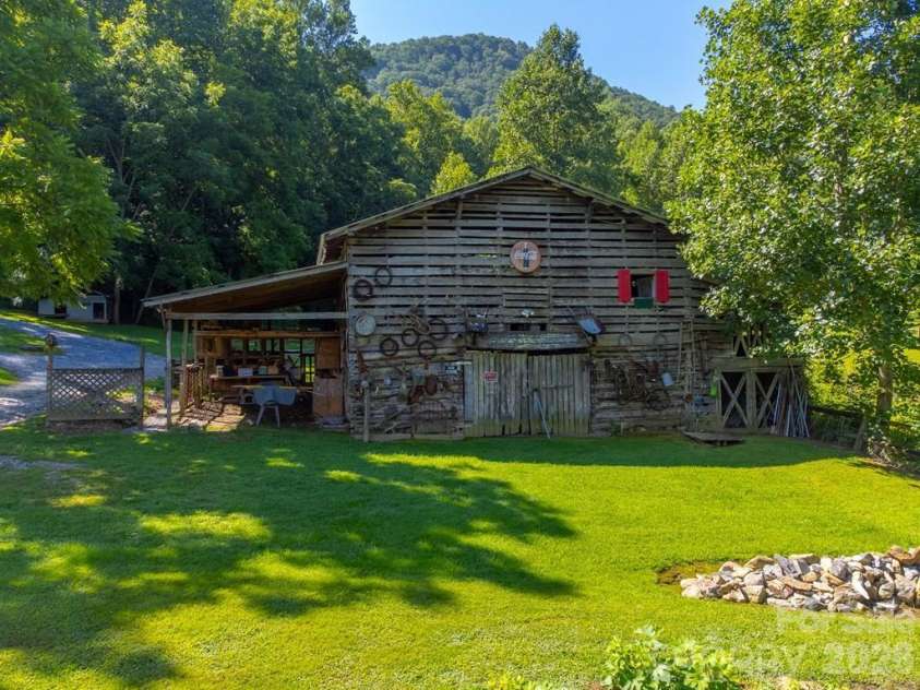 54 Barnwood Way, Whittier, NC 28789.  MLS# CAR4375692, YatesRealty ID 25220. 