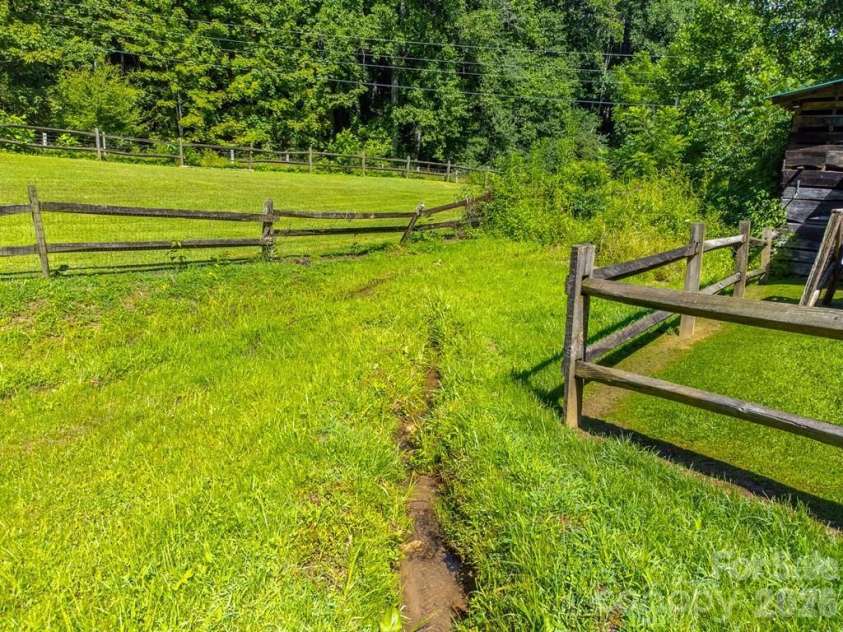 54 Barnwood Way, Whittier, NC 28789.  MLS# CAR4375692, YatesRealty ID 25220. 