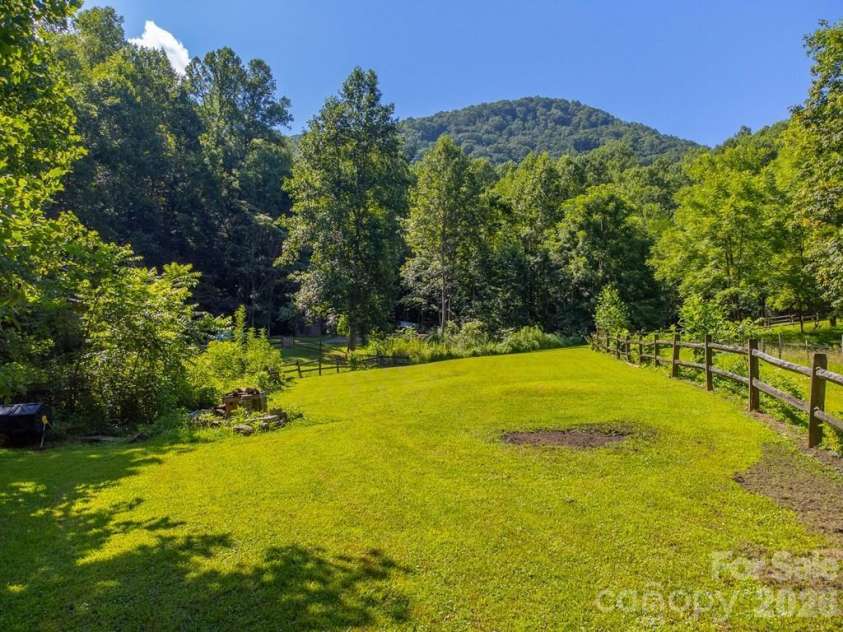54 Barnwood Way, Whittier, NC 28789.  MLS# CAR4375692, YatesRealty ID 25220. 