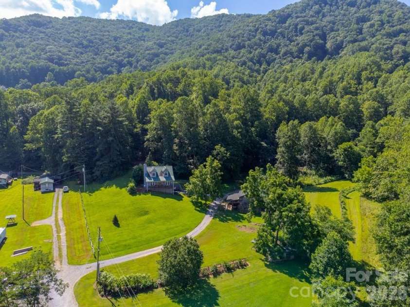 54 Barnwood Way, Whittier, NC 28789.  MLS# CAR4375692, YatesRealty ID 25220. 