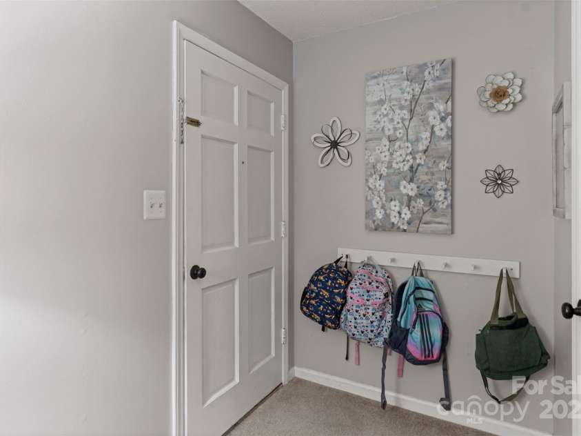 10108 Starwood Drive, Charlotte, NC 28215.  MLS# CAR4277537, YatesRealty ID 25221. Drop zone area at the front foyer