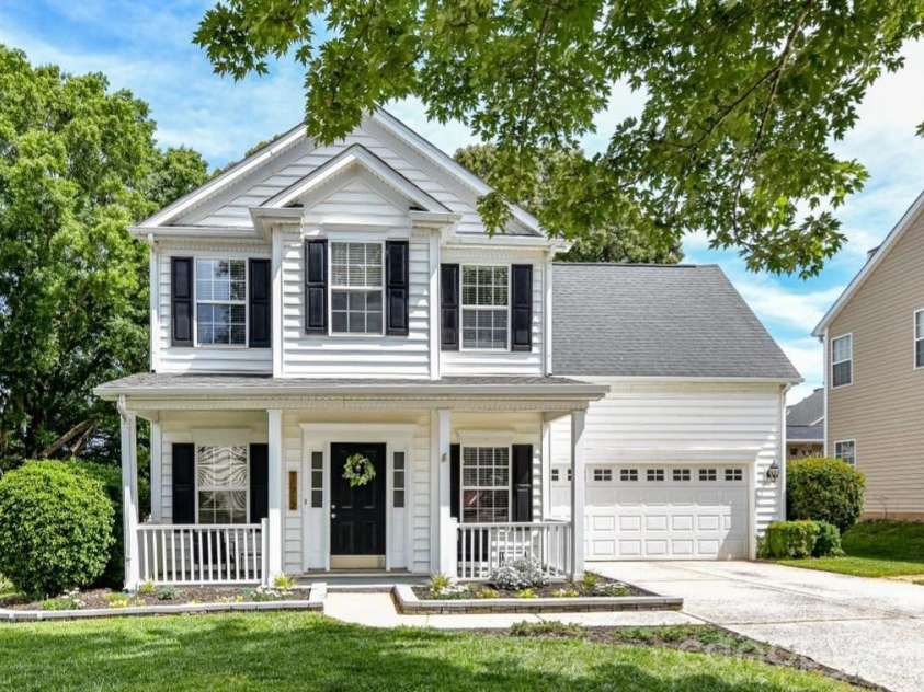 11712 Hawick Valley Lane, Charlotte, NC 28277.  MLS# CAR4374174, YatesRealty ID 25221. Welcome Home