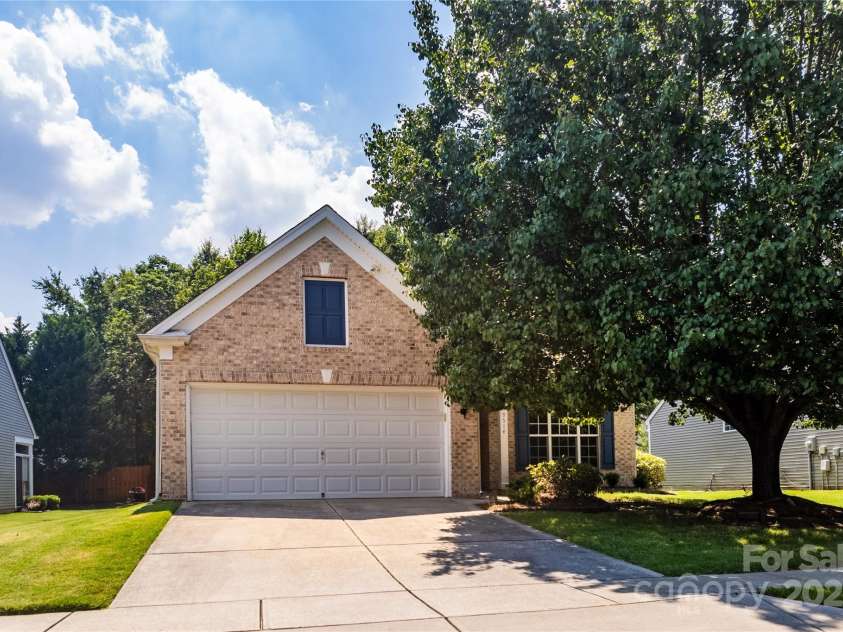 9514 Kestral Ridge Drive, Charlotte, NC 28269.  MLS# CAR4279502, YatesRealty ID 25222. 