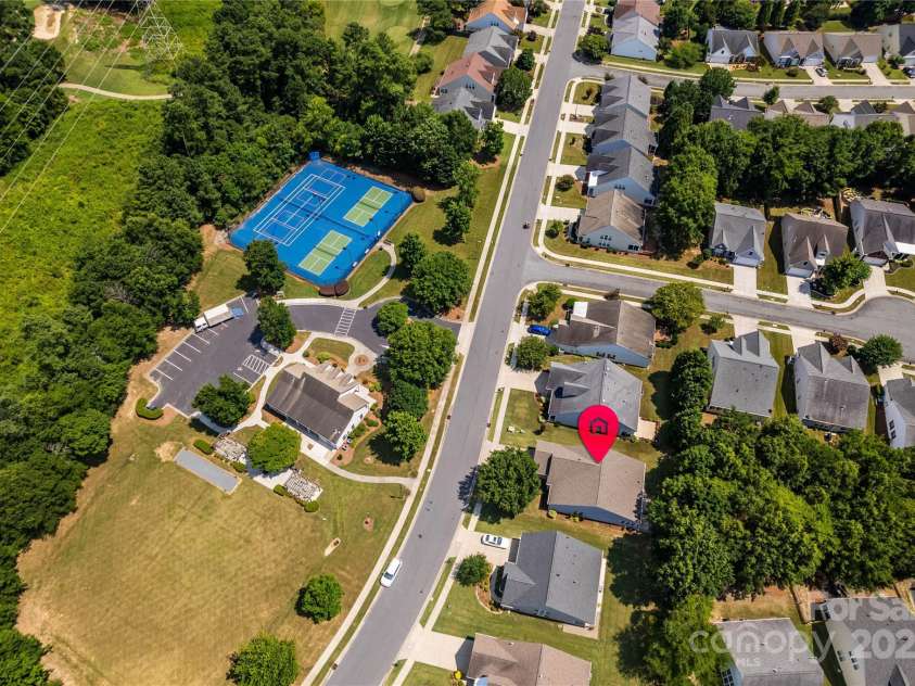 9514 Kestral Ridge Drive, Charlotte, NC 28269.  MLS# CAR4279502, YatesRealty ID 25222. 