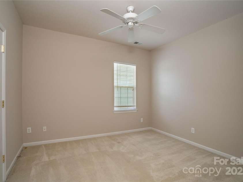 9514 Kestral Ridge Drive, Charlotte, NC 28269.  MLS# CAR4279502, YatesRealty ID 25222. 