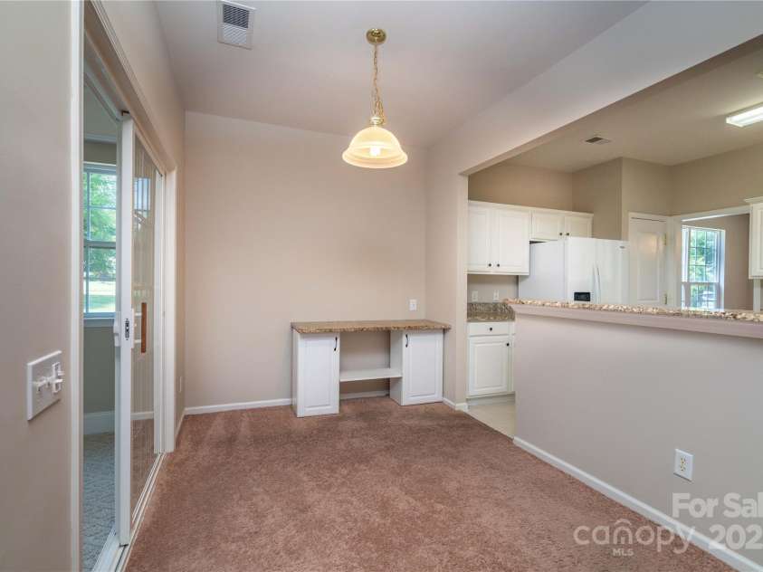 9514 Kestral Ridge Drive, Charlotte, NC 28269.  MLS# CAR4279502, YatesRealty ID 25222. 