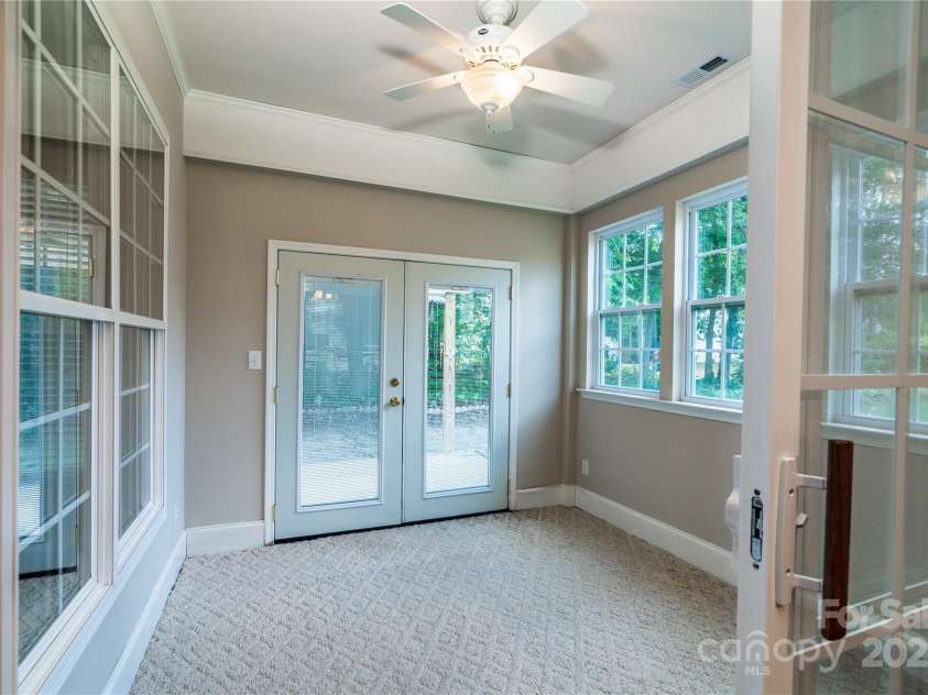 9514 Kestral Ridge Drive, Charlotte, NC 28269.  MLS# CAR4279502, YatesRealty ID 25222. 