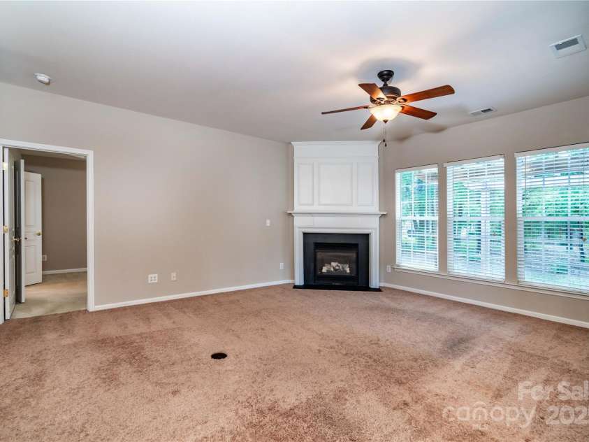 9514 Kestral Ridge Drive, Charlotte, NC 28269.  MLS# CAR4279502, YatesRealty ID 25222. 