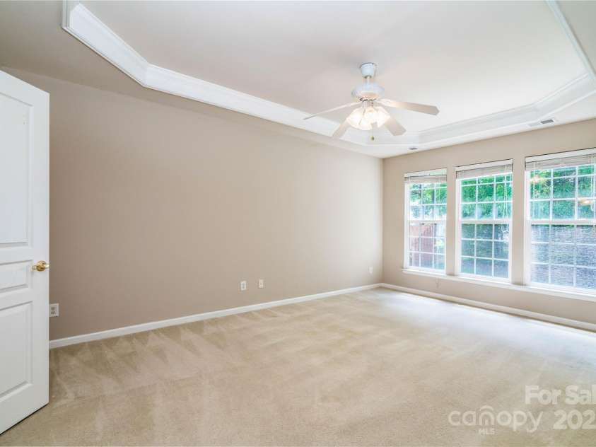 9514 Kestral Ridge Drive, Charlotte, NC 28269.  MLS# CAR4279502, YatesRealty ID 25222. 
