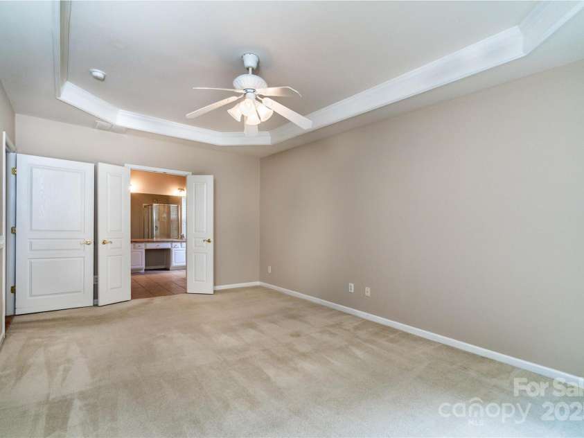 9514 Kestral Ridge Drive, Charlotte, NC 28269.  MLS# CAR4279502, YatesRealty ID 25222. 