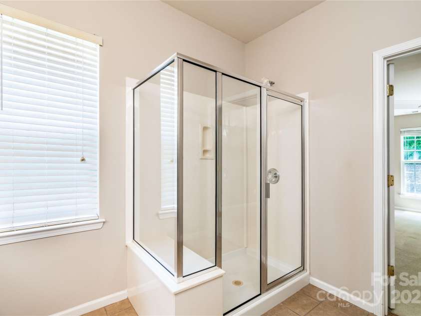 9514 Kestral Ridge Drive, Charlotte, NC 28269.  MLS# CAR4279502, YatesRealty ID 25222. 
