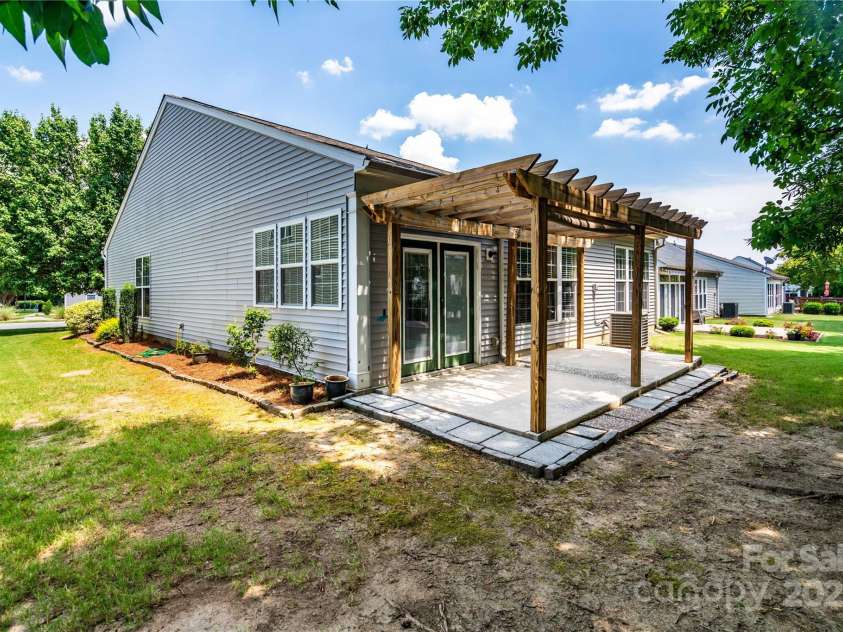 9514 Kestral Ridge Drive, Charlotte, NC 28269.  MLS# CAR4279502, YatesRealty ID 25222. 