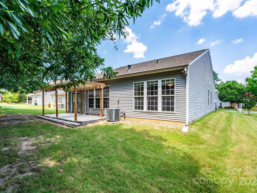 9514 Kestral Ridge Drive, Charlotte, NC 28269.  MLS# CAR4279502, YatesRealty ID 25222. 