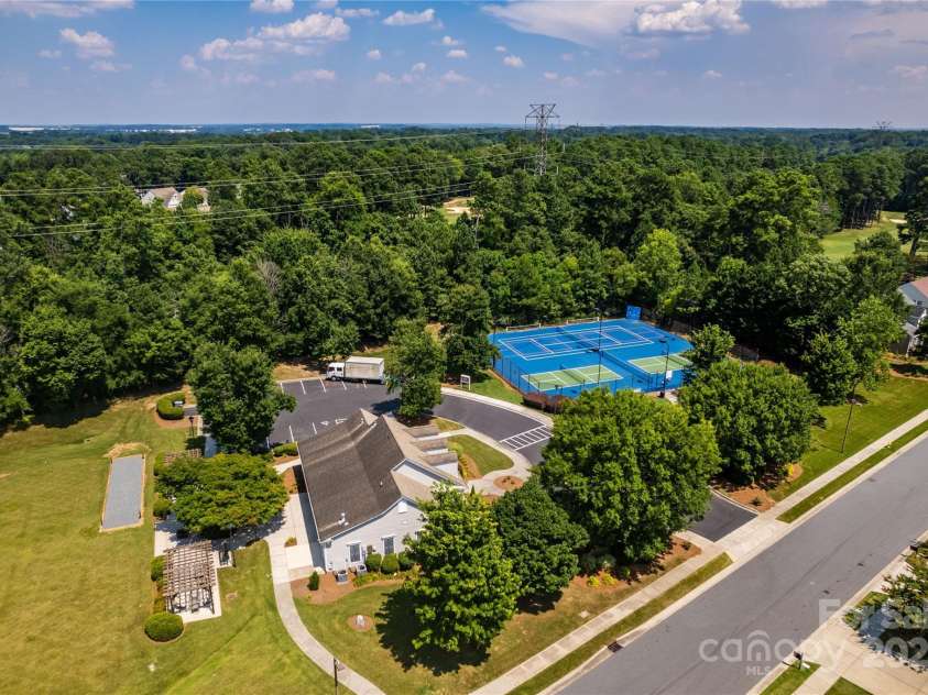 9514 Kestral Ridge Drive, Charlotte, NC 28269.  MLS# CAR4279502, YatesRealty ID 25222. 