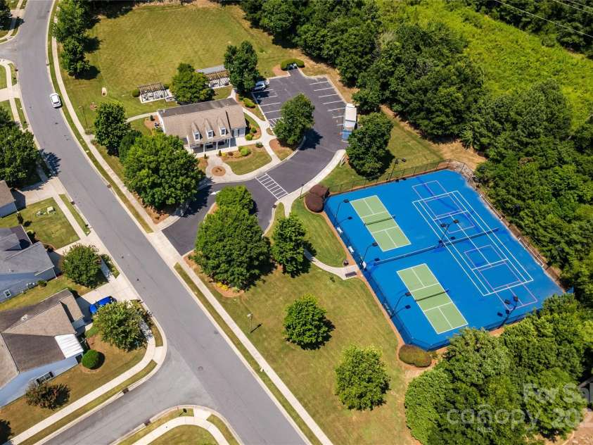 9514 Kestral Ridge Drive, Charlotte, NC 28269.  MLS# CAR4279502, YatesRealty ID 25222. 
