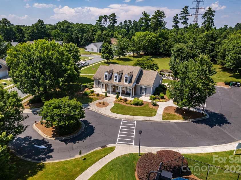 9514 Kestral Ridge Drive, Charlotte, NC 28269.  MLS# CAR4279502, YatesRealty ID 25222. 