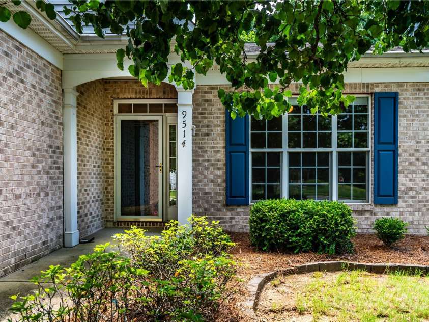 9514 Kestral Ridge Drive, Charlotte, NC 28269.  MLS# CAR4279502, YatesRealty ID 25222. 