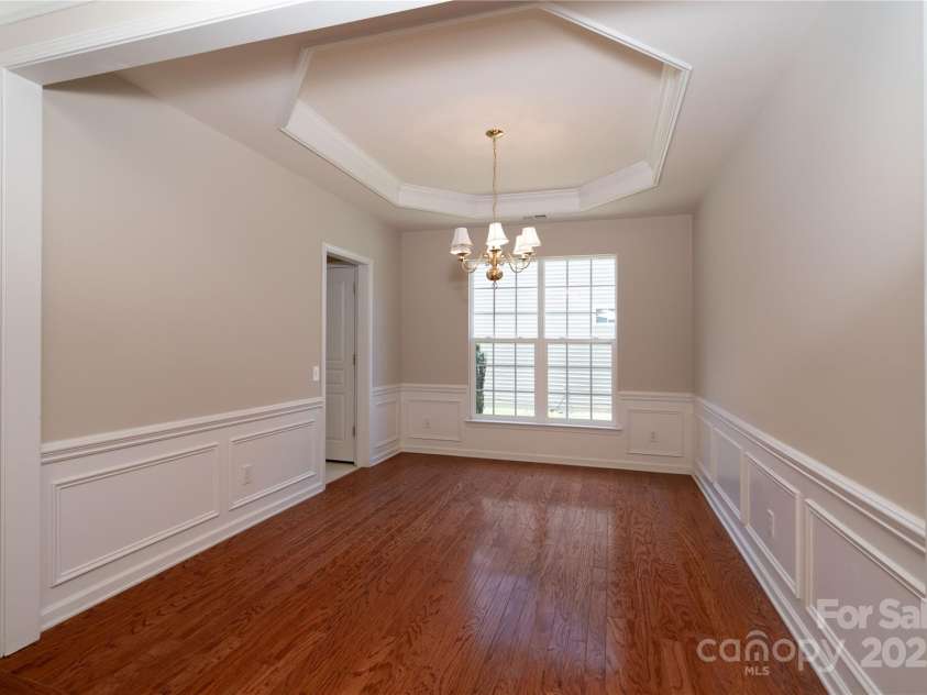 9514 Kestral Ridge Drive, Charlotte, NC 28269.  MLS# CAR4279502, YatesRealty ID 25222. Dining