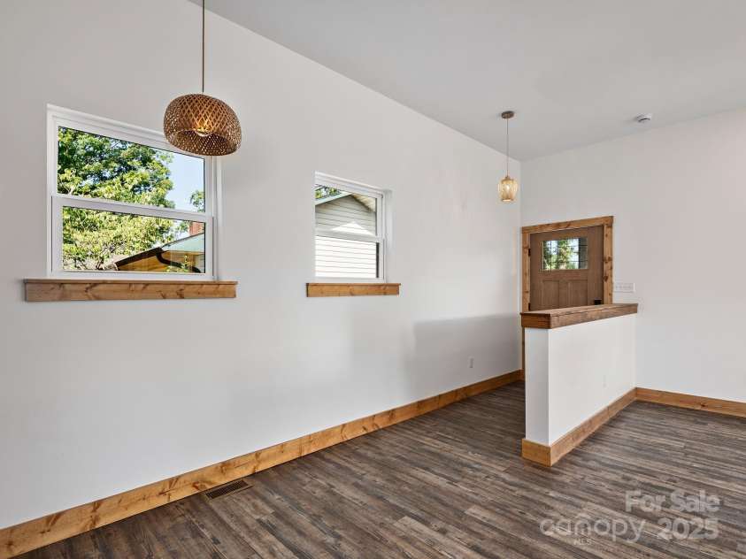 85 Fairview Avenue, Asheville, NC 28803.  MLS# CAR4276184, YatesRealty ID 25224. 